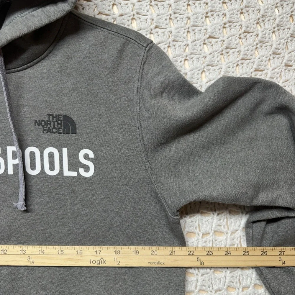 The North Face Hoodie Sweater Mens‎ M Gray Graphic Fleece Pullover Hiking Casual
